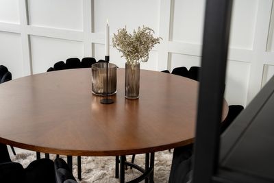 Venture Home Limhamn & Copenhagen 6 st Matstolar Svart + Runt Matbord ⌀140 Brun