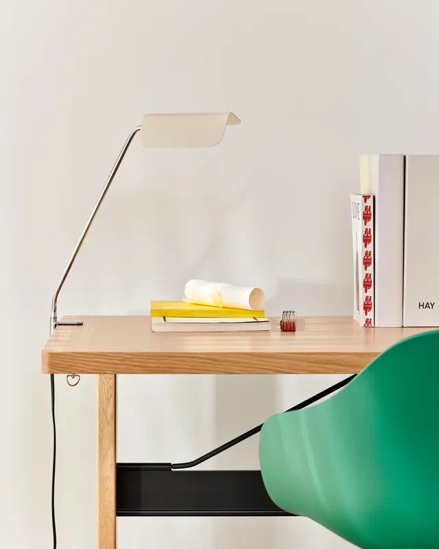 HAY Apex Clip skrivbordslampa Oyster white