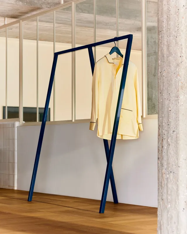 HAY Loop Stand Wardrobe klädhängare Deep blue