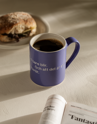 Design House Stockholm Astrid Lindgren Blå "Hyss hittar man inte på" mugg Nr. 5