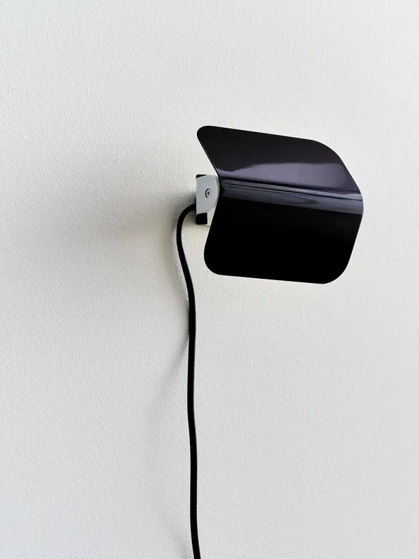 HAY Apex vägglampa Iron black