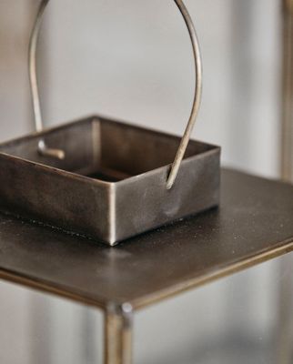 Nordal ANTIQUE Lykta med Platt Topp - Gyllene Yta