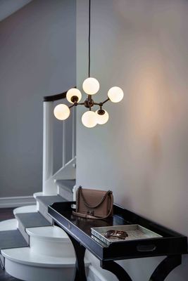 Halo Design ATOM mini Pendellampa Opal, Svart Ø45 cm