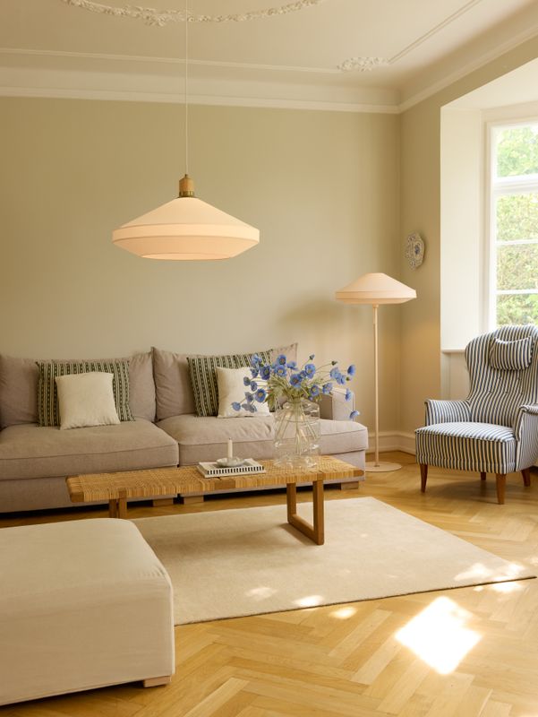 Halo Design Paris Floor Golvlampa Creme 140 cm