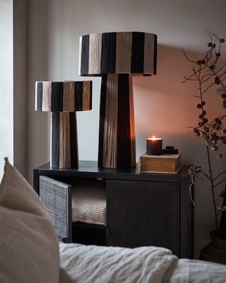 Affari of Sweden JULLAN Bordslampa M, Svart/natur
