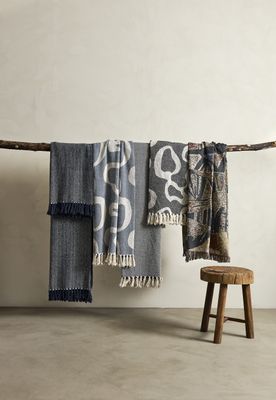 Bloomingville Herringbone pläd blå 160x130 cm