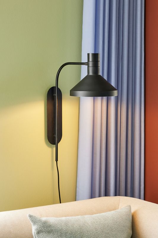Hübsch Studio Vägglampa Svart