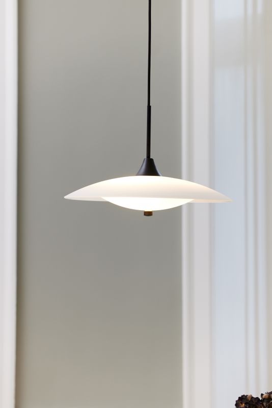 Halo Design BARONI Pendant Pendellampa Opal, Svart Ø35 cm