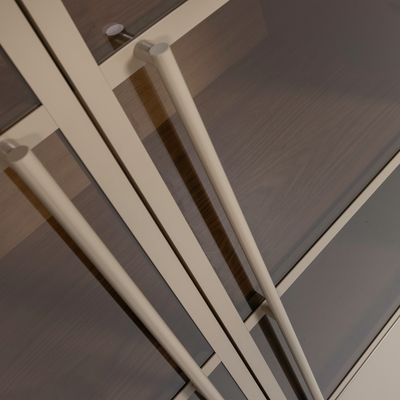 WOOOD Casa Vitrinskåp i Furu Mud [FSC]