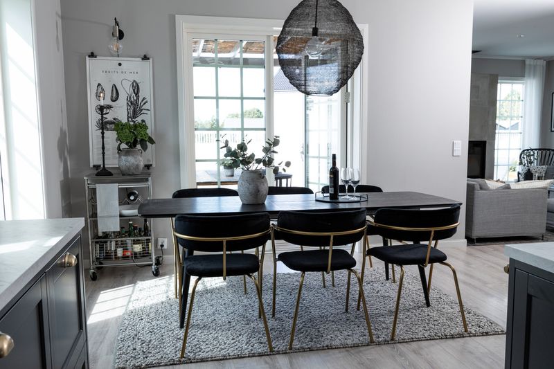 Venture Home Arrow & Gold 6 st Matstolar Svart + Rektangulärt Matbord 180 x 85 Svart