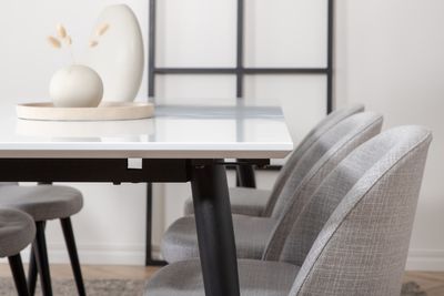 Venture Home Jimmy & Velvet Rektangulärt Matbord 195 x 90 Vit + 6 st Matstolar Grå