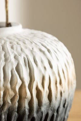 Venture Home Pane Vas – Elegant Keramisk Skulptur