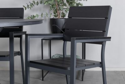 Venture Home Alma & Levels Runt Matbord ⌀120 Svart + 4 st Matstolar Svart