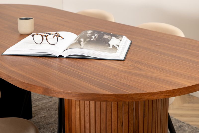 Venture Home Bianca & Velvet Ovalt Matbord 200 x 90 Valnöt + 4 st Matstolar Beige