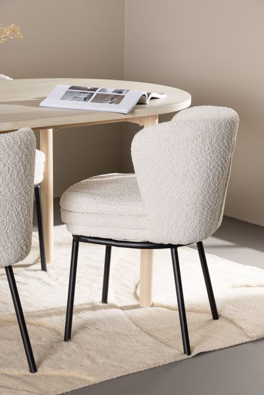 Venture Home Andy Matbord med Agnes Matstolar