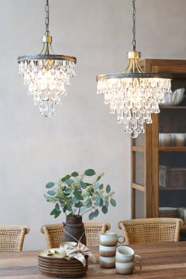 Chiq Antique Versailles Ljuskrona med droppformade glasprismor