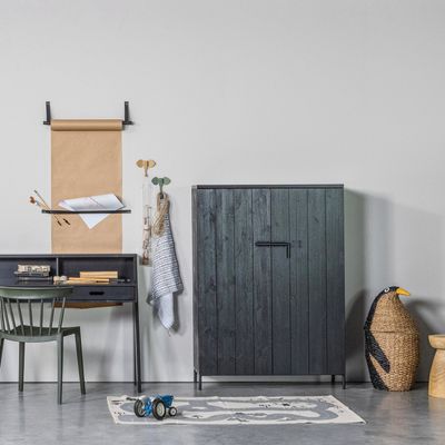 WOOOD BRUUT 2-dörrars Skåp Borstad Furu Svart