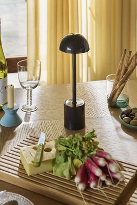 Hübsch Taten Bärbar bordslampa Svart