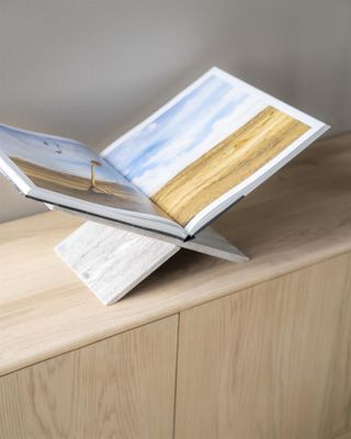 By Boo Tsun Bokstöd Beige