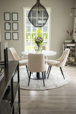 Venture Home Matgrupp Razzia med Velvet Deluxe-stolar