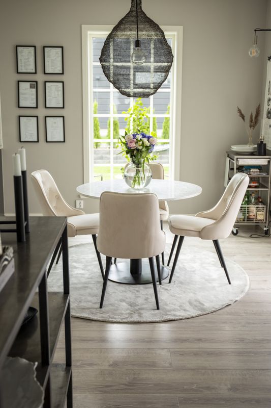 Venture Home Matgrupp Razzia med Velvet Deluxe-stolar