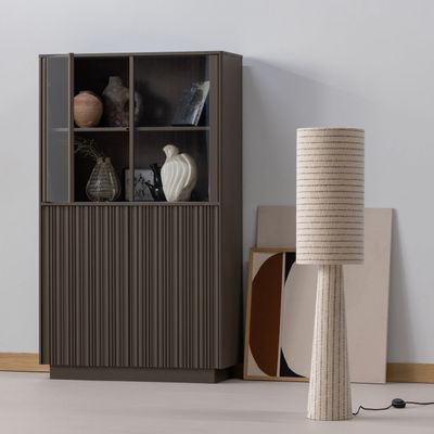 WOOOD Nova Låg Vitrinskåp Furu Truffle [FSC]