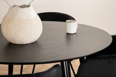 Venture Home Berit & Dipp 4 st Matstolar Svart + Runt Matbord ⌀115 Svart