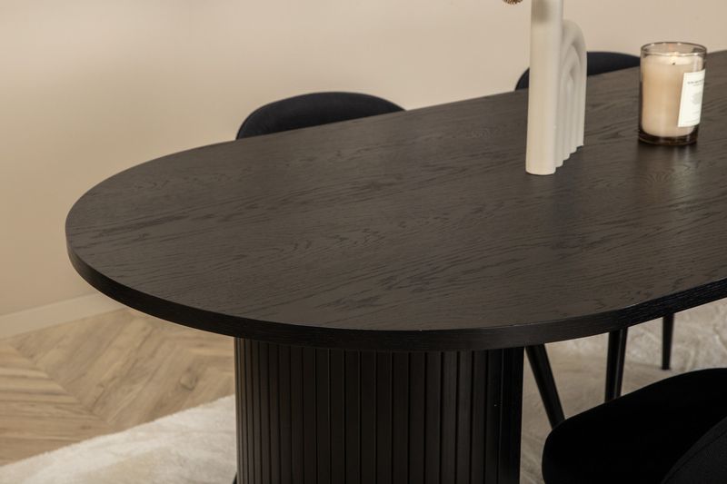 Venture Home Bianca & Velvet Ovalt Matbord 200 x 90 Svart + 4 st Matstolar Svart