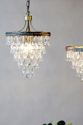 Chiq Antique Versailles Ljuskrona med droppformade glasprismor