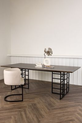 Matbord Ystad - Stilren och Industriell Design