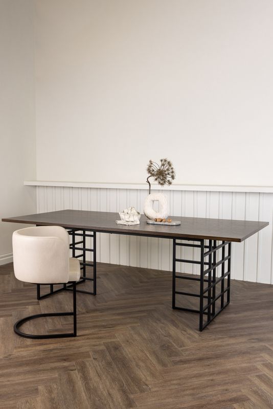 Matbord Ystad - Stilren och Industriell Design