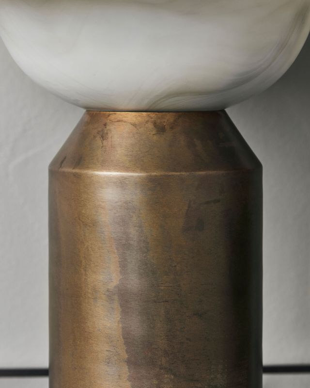 House Doctor Big Fellow Bordslampa Antik mässingsfärg