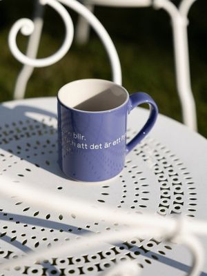 Design House Stockholm Astrid Lindgren Blå "Hyss hittar man inte på" mugg Nr. 5