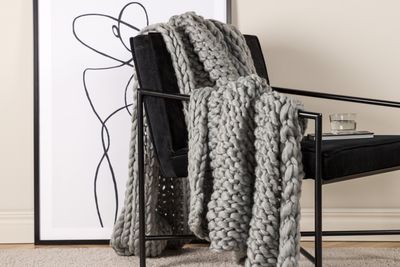 Venture Home Kate Pläd - Ljusgrå och Mysig