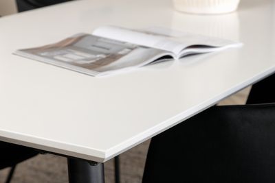 Venture Home Berit & Jimmy 6 st Matstolar Svart + Rektangulärt Matbord 195 x 90 Vit