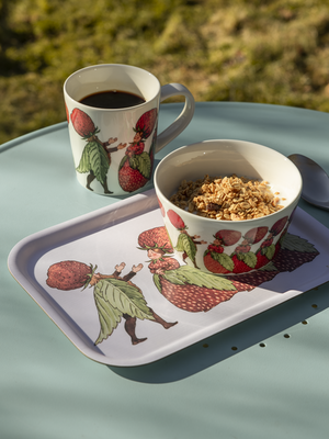 Design House Stockholm Elsa Beskow Skål The Strawberry Family 50 cl