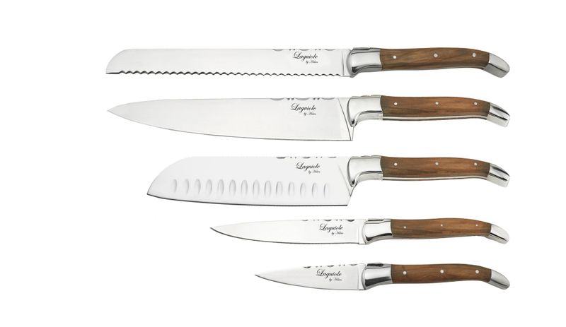 Laguiole By Hâws knivset med 5 knivar: brödkniv, kockkniv, örtkniv, santokukniv och grönsakskniv, handtag i olivträ