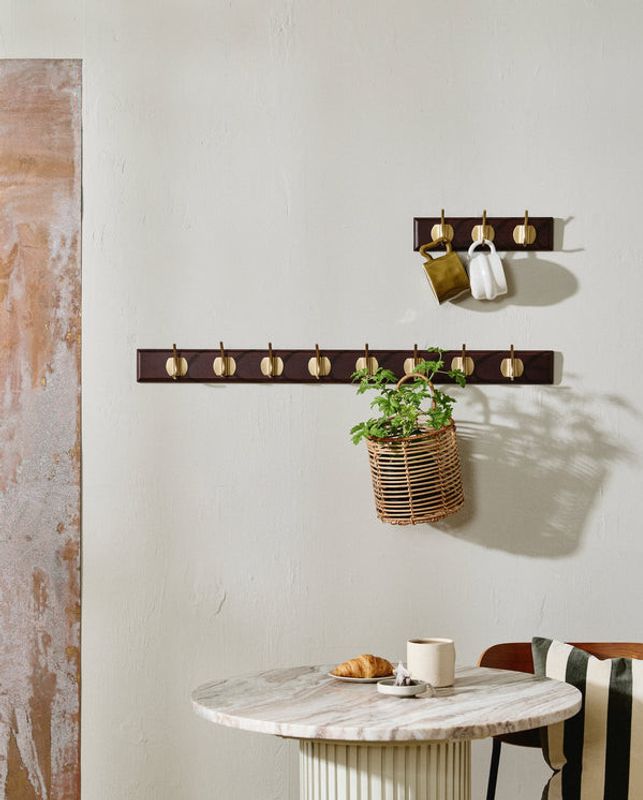 Nordal EDGY Klädhängare, 8 krokar - mörkbrun