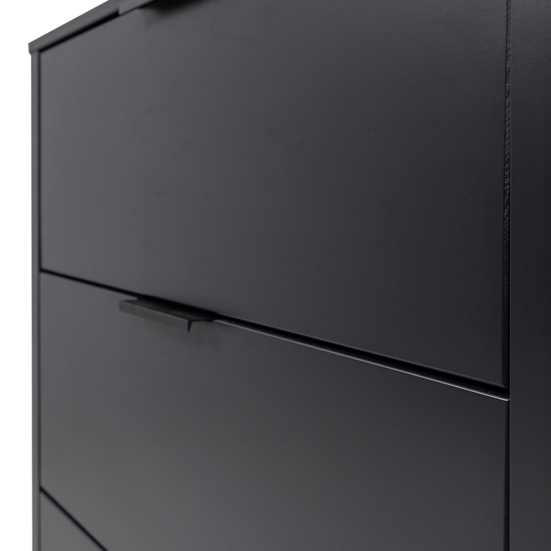 WOOOD Gunnar Byrå med Lådor i Matt Svart Furu