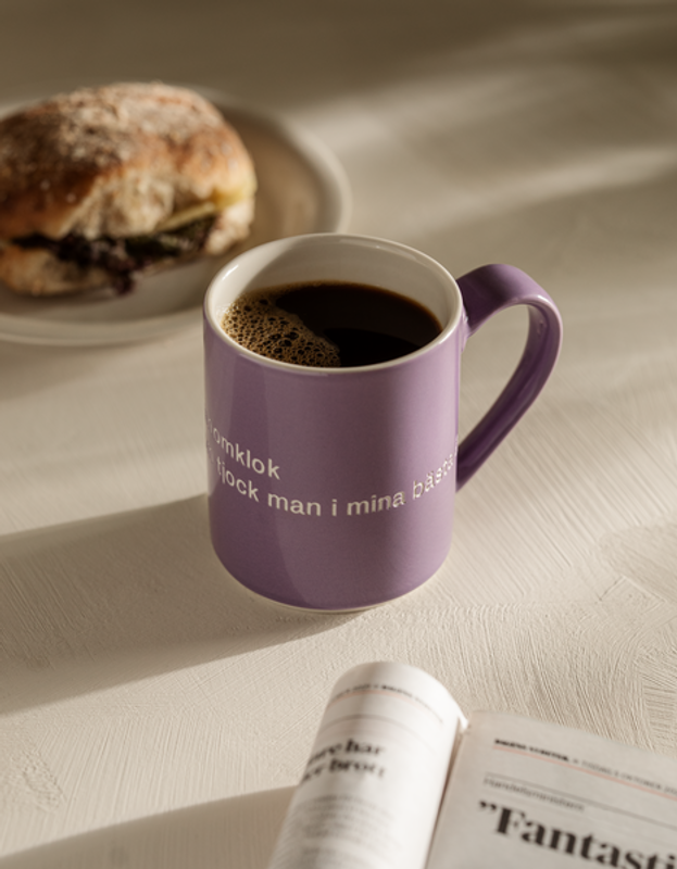 Design House Stockholm Astrid  Lindgren lila mugg Nr. 8