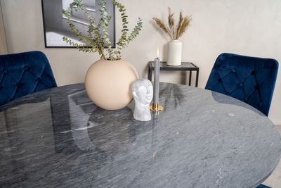 Venture Home Estelle & Velvet Deluxe Runt Matbord ⌀106 Mörkgrå + 4 st Matstolar Blå