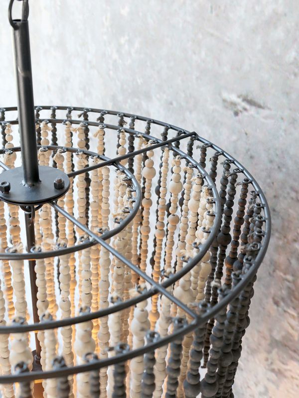 Chiq Antique Ljuskrona med träpärlor