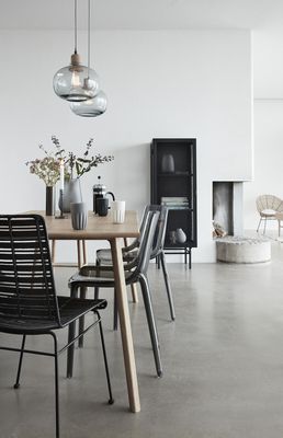 Hübsch Edge skåp enkel svart 50x45xH150 cm