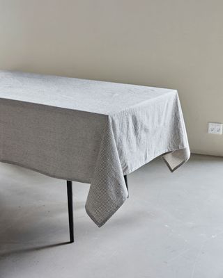 House Doctor Block Bordsduk Sand/Svart