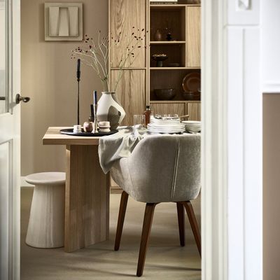 400503-N-400504-N-400476-Z-375157-E-01_SF_VT_Modulair_bovenkast_199x77cm_en_199x40cm_Base_eetkamerstoel_zand_Angle_eettafel_VIERKANT