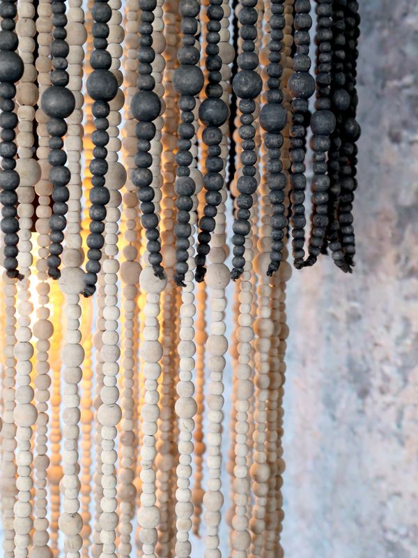 Chiq Antique Ljuskrona med träpärlor