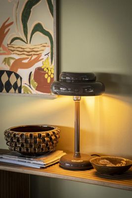 By Boo Pomm Bordslampa - Mörkbrun