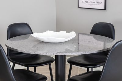 Venture Home Razzia & Polar Runt Matbord ⌀106 Grå + 4 st Matstolar Svart