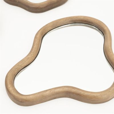 By Boo Akiro Brun Spegelset