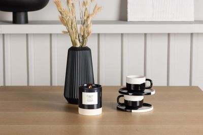 Venture Home Kenth & Leo 4 st Matstolar Svart + Rektangulärt Matbord 100 x 100 Natur